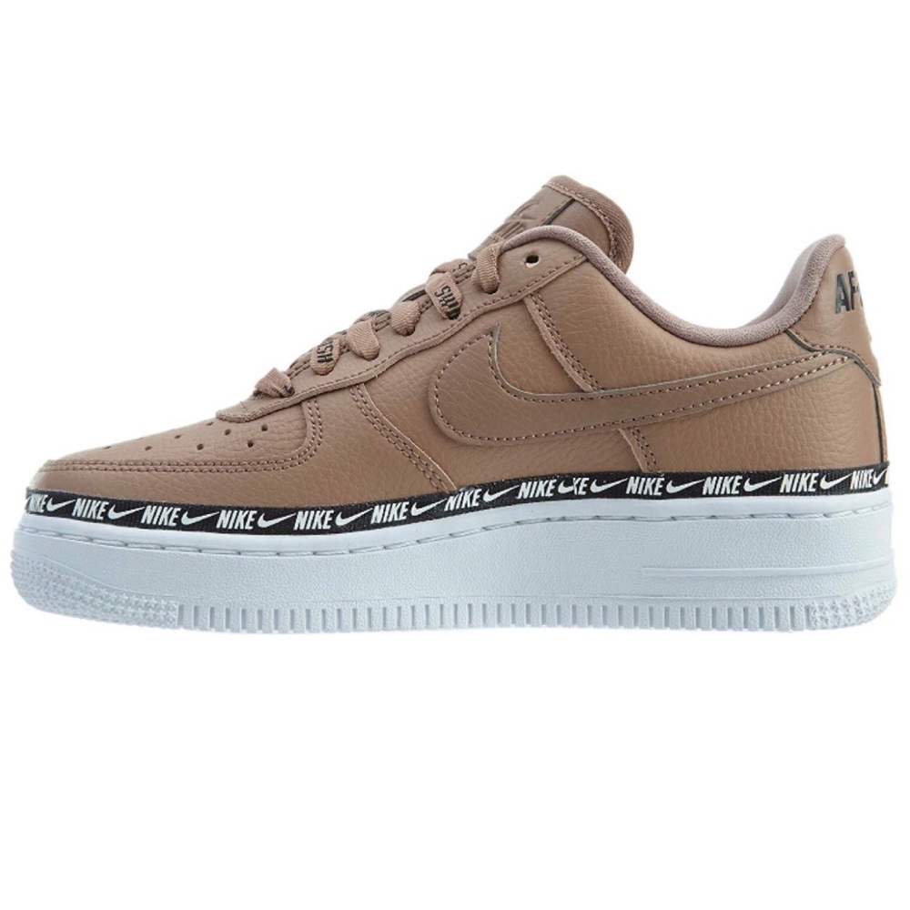 Women’s NIKE AIRFORCE 1  07 SE PREMIUM Shoes